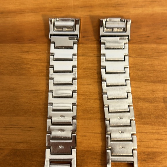 Shiny Fitbit Charge 2 watchband NWOT - Picture 3 of 6